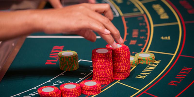 Hướng dẫn cách chơi Baccarat AE888
